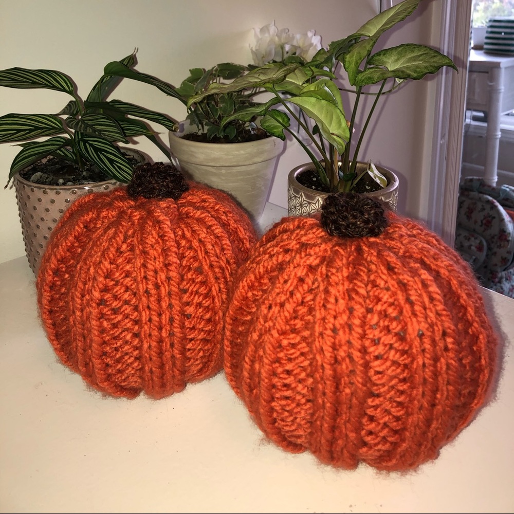 Knit pumpkins